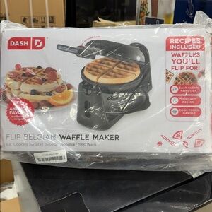 Dash Flip Belgian Waffle Maker - Black